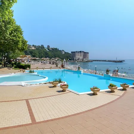 ホテル Marina Hotel, Sunny Day 4*