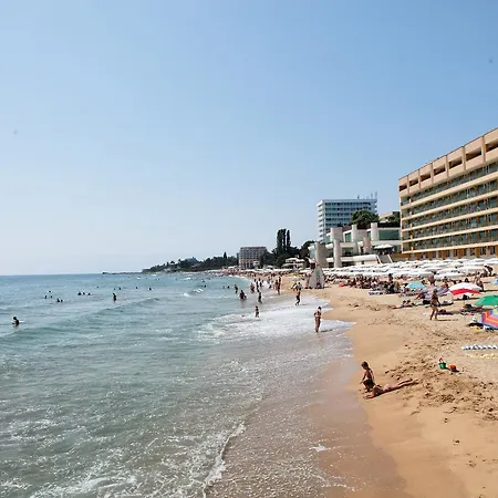 Hotel Marina Hotel, Sunny Day