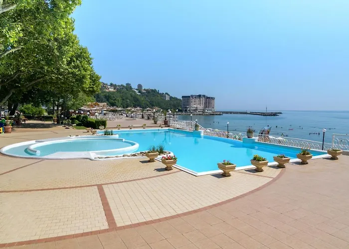 Отель Marina Hotel, Sunny Day 4*