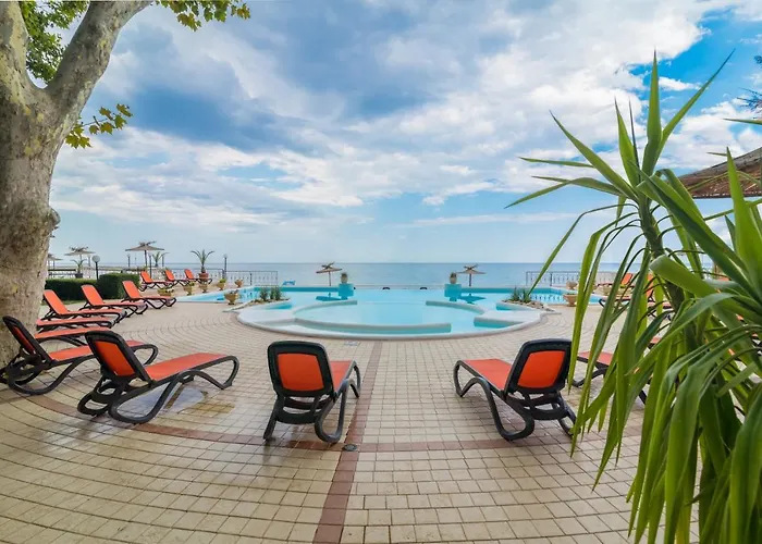 Отель Marina Hotel, Sunny Day 4*