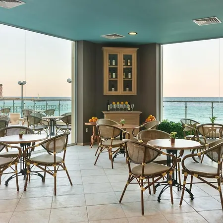 Marina Hotel, Sunny Day מלון וארנה