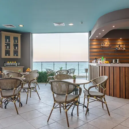מלון Marina Hotel, Sunny Day
