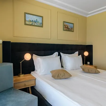 Marina Hotel, Sunny Day Hotell