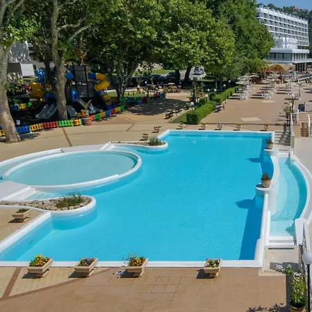 Marina Hotel, Sunny Day 호텔