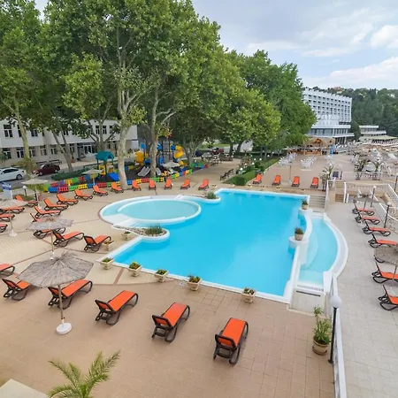 Marina Hotel, Sunny Day 호텔 4*