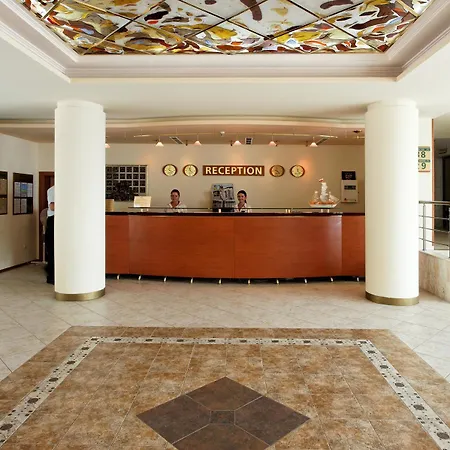 Marina Hotel, Sunny Day מלון