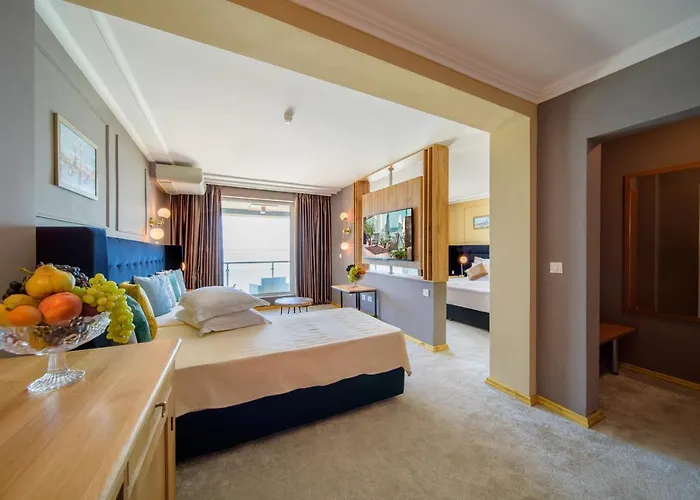 Hotel Marina Hotel, Sunny Day