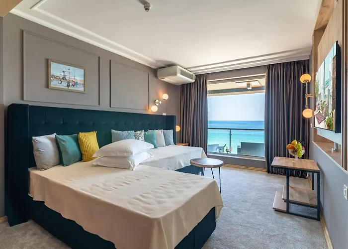 Marina Hotel, Sunny Day Hotel Warna