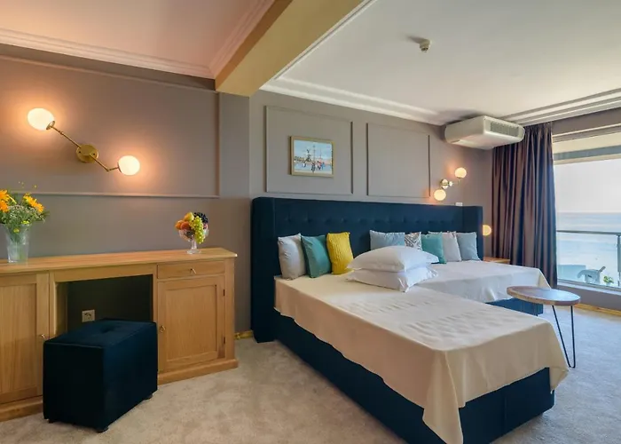 Hotel Marina Hotel, Sunny Day Warna