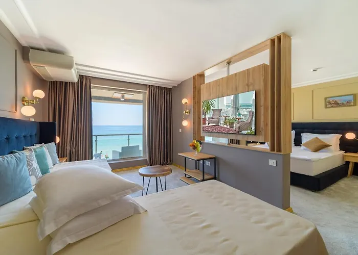 Hotel Marina Hotel, Sunny Day Warna