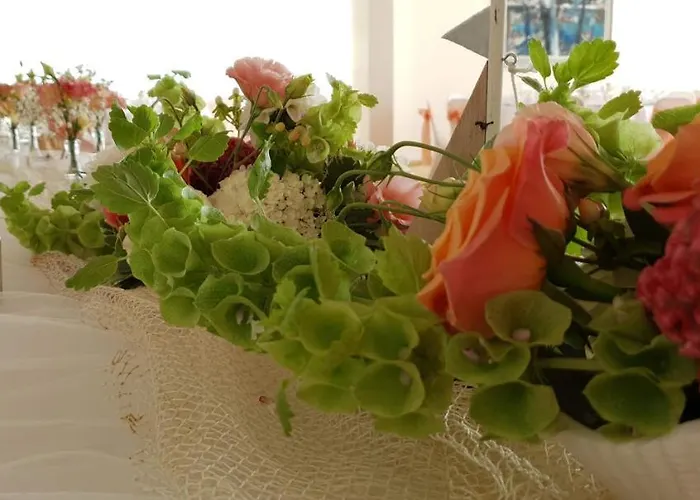 Marina Hotel, Sunny Day Hotel Warna