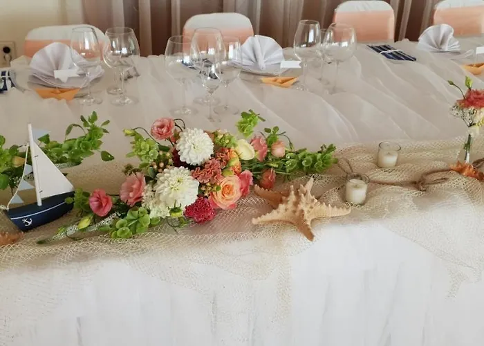 Marina Hotel, Sunny Day Hotel Warna