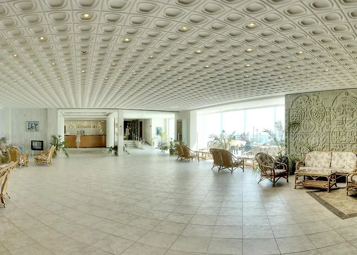 Marina Hotel, Sunny Day 4* Warna