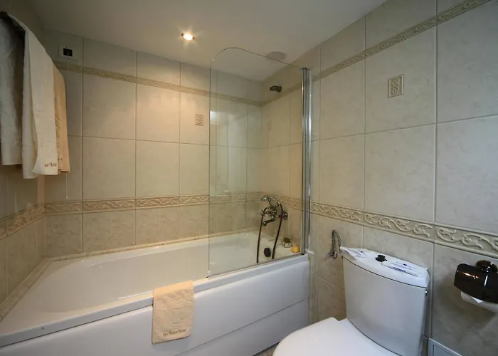 Marina Hotel, Sunny Day Hotel Warna